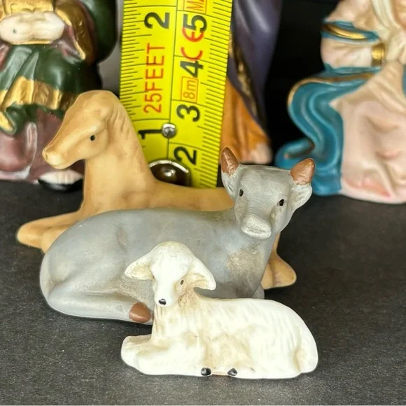 Scott's Porcelain 11 piece Nativity Christmas set with wood base. - Picture 11 of 16